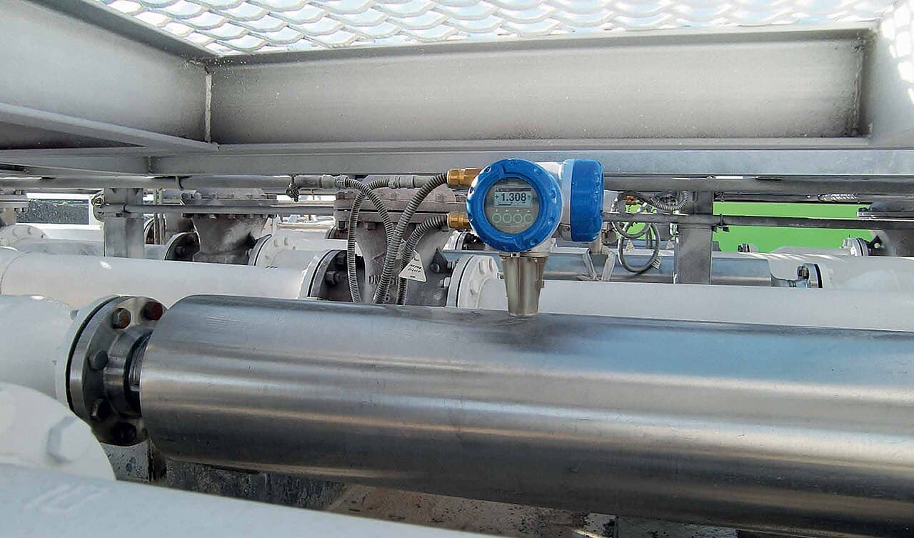 Coriolis mass flowmeter on a product metering skid