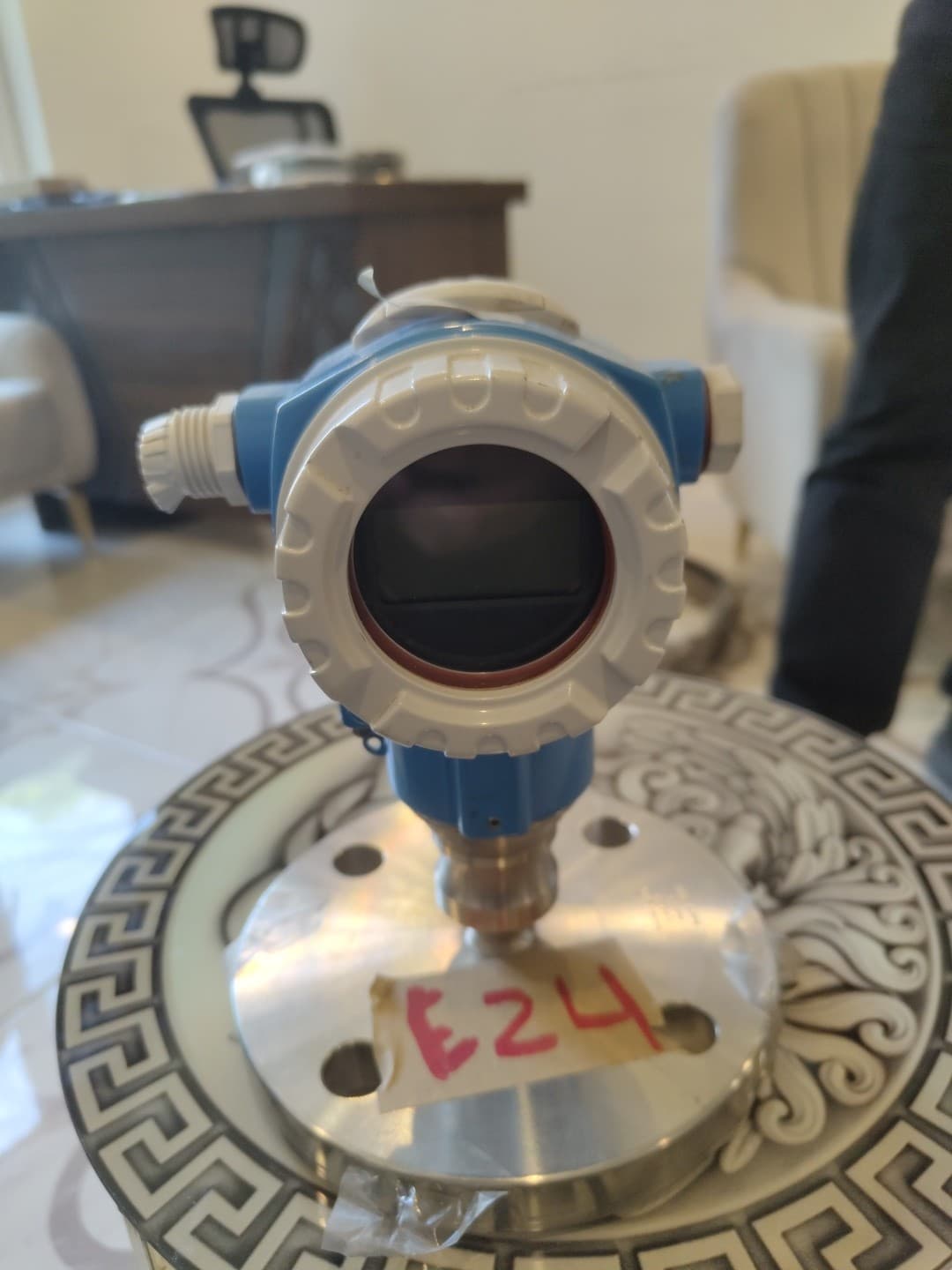 Endress+Hauser Cerabar S PMP75 pressure transmitter, front/display view on its flanged diaphragm seal