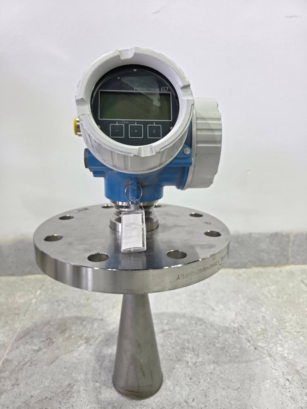 Endress+Hauser Micropilot FMR51 radar level transmitter (NPT½), shown on a display flange