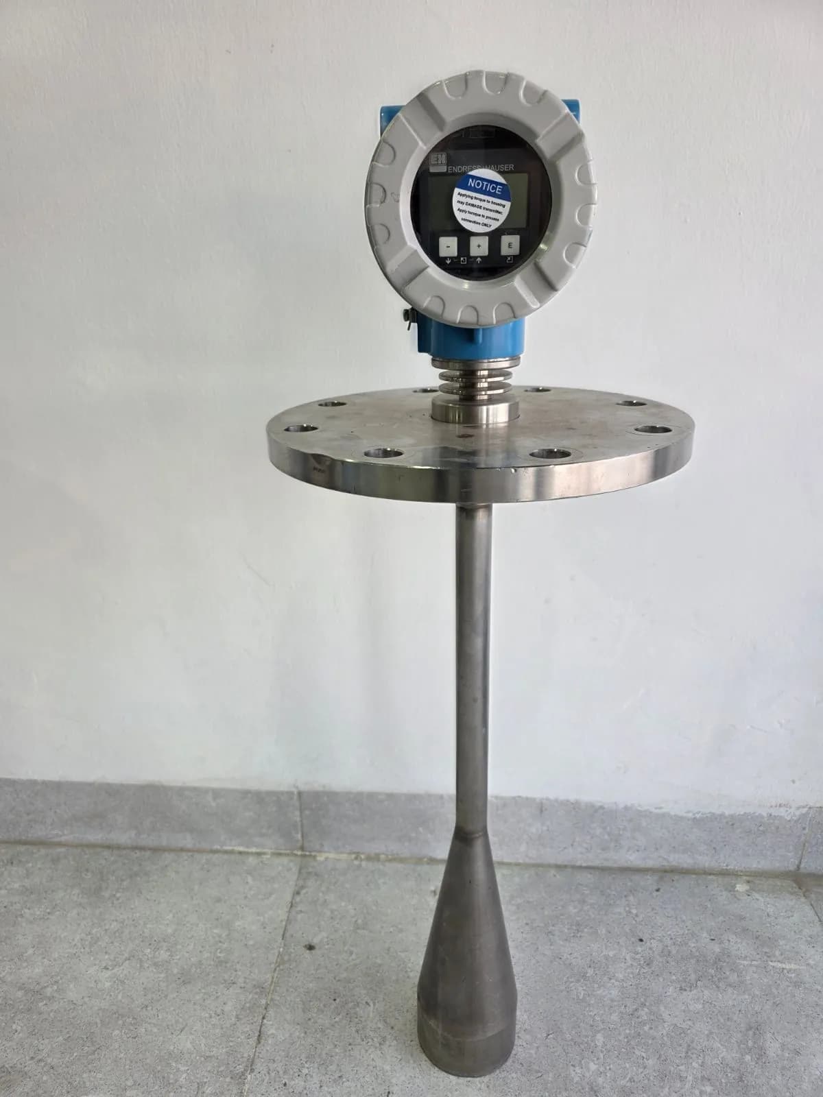 Endress+Hauser Micropilot M FMR240 Radar Level Transmitter — Micropilot M FMR240 · FMR240-15E1AWJAA4A · 100 mm (4") horn · 6" 150 lb RF 316/316L · Ex ia (PTB 00 ATEX 2118) · IP65 · built 2009-12