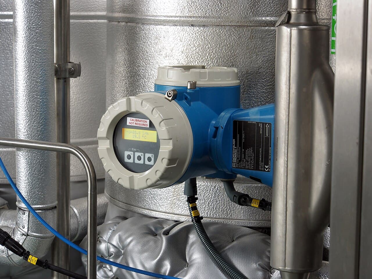 Promass F Coriolis flowmeter installed on insulated process piping