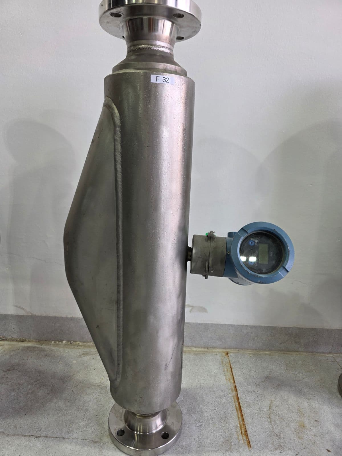 Micro Motion F300 Coriolis sensor, 3″ flanges, with the integral Model 1700 display head