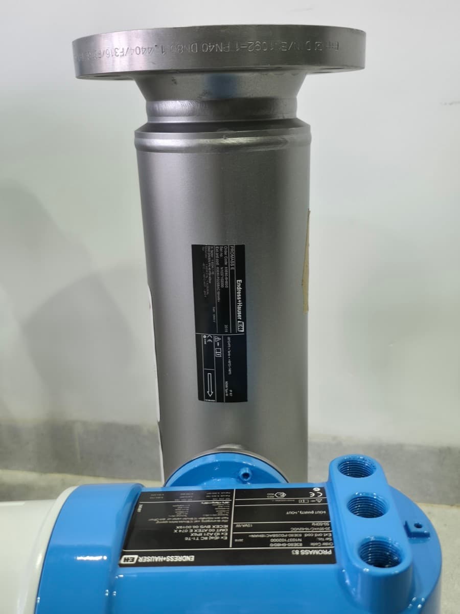 Promass E sensor nameplate and DIN/EN 1092-1 PN40 DN80 flange stamp