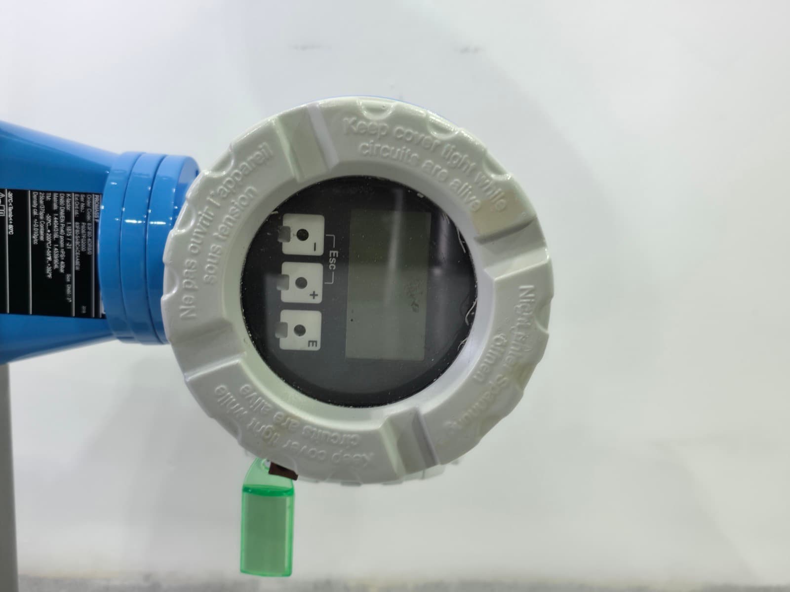 4-line Touch Control display and Promass F sensor plate (DN80, PN 40 unit)