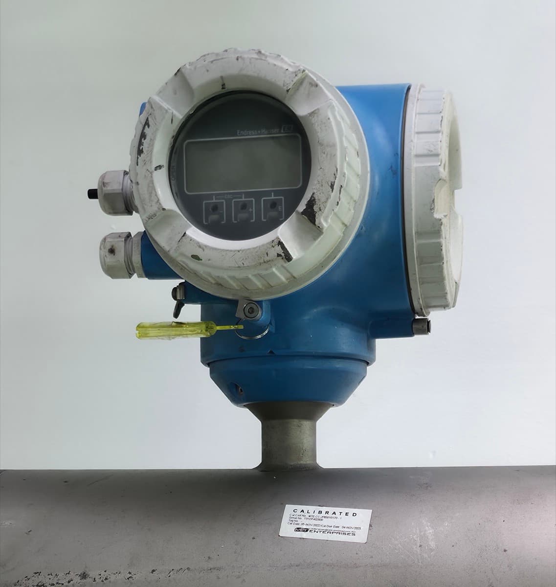 Proline 300 transmitter close-up with MTE calibration sticker