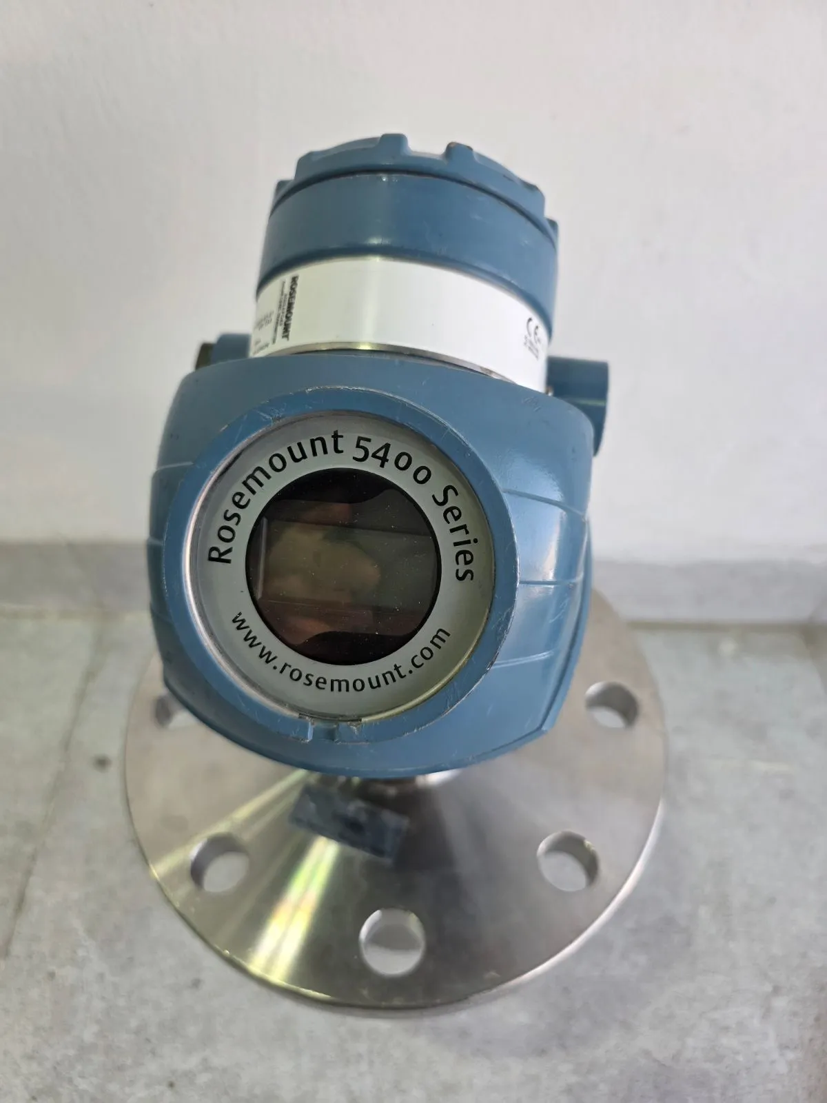 angled view of the blue Rosemount 5400 head and round display window