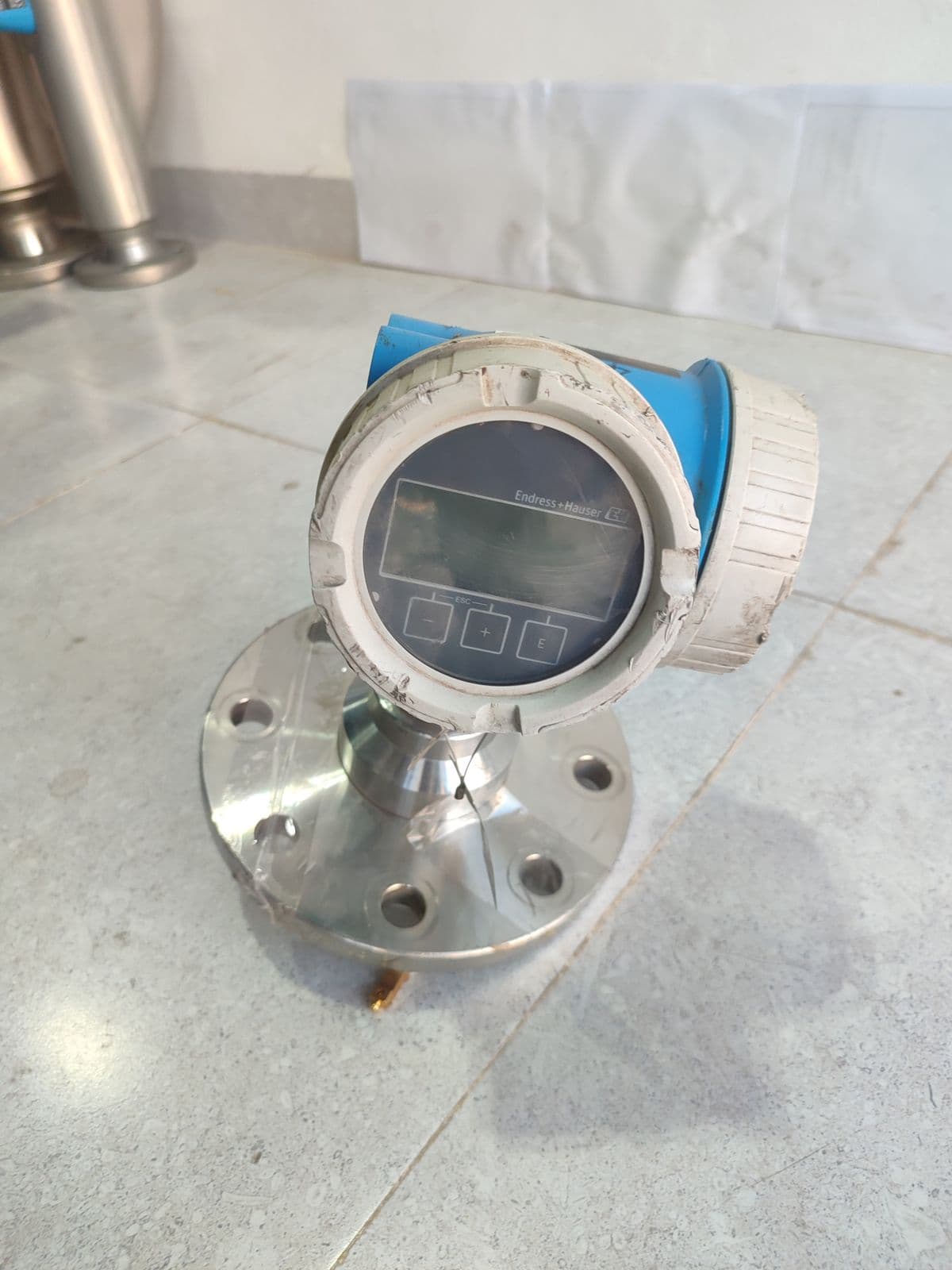 Endress+Hauser Micropilot FMR52 radar level transmitter — DN 80 · PN 16 (EN 1092-1) unit in Barmaan's warehouse