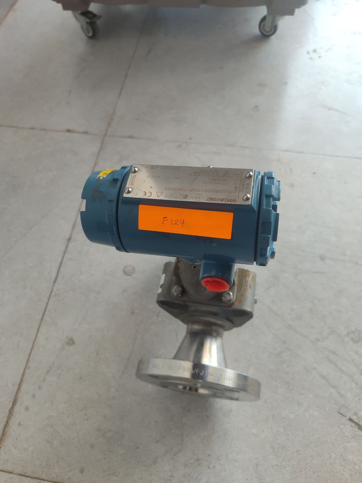 Rosemount 8800D Vortex Flowmeter — unit 4 in Barmaan's warehouse, photo 1