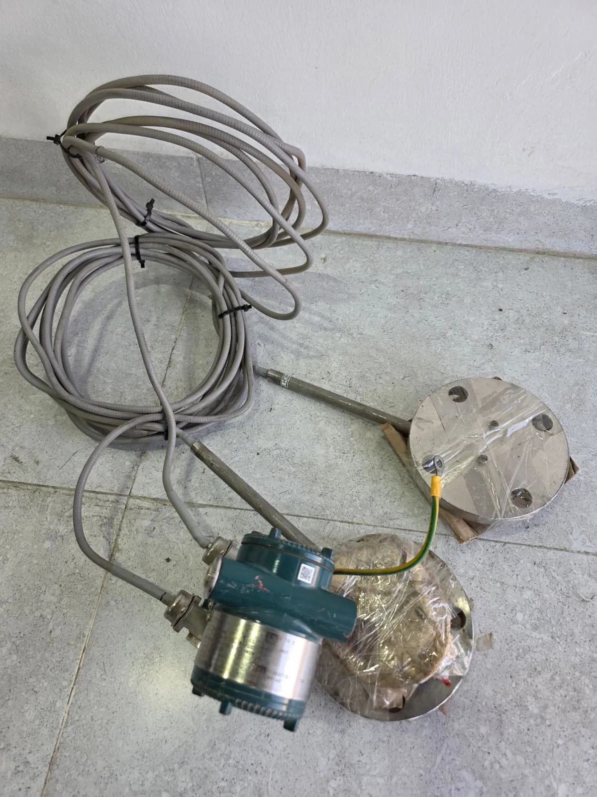 angled view of the EJA118E aluminum housing and body